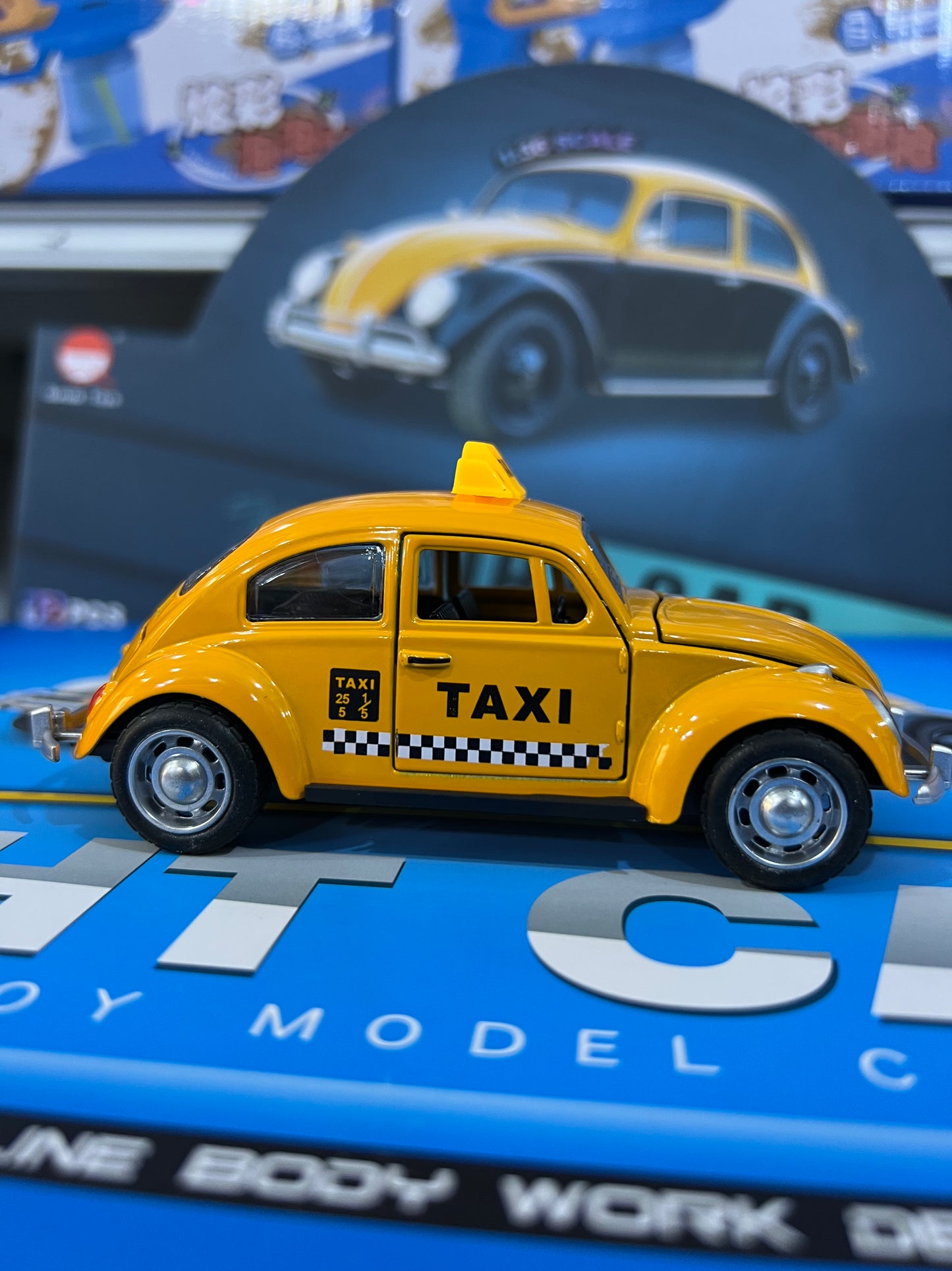 Voiture Taxi Miniature en Métal – Ultra Solide & Réaliste سيارة تاكسي مصغّرة من المعدن – قوية جداً وغير قابلة للكسر