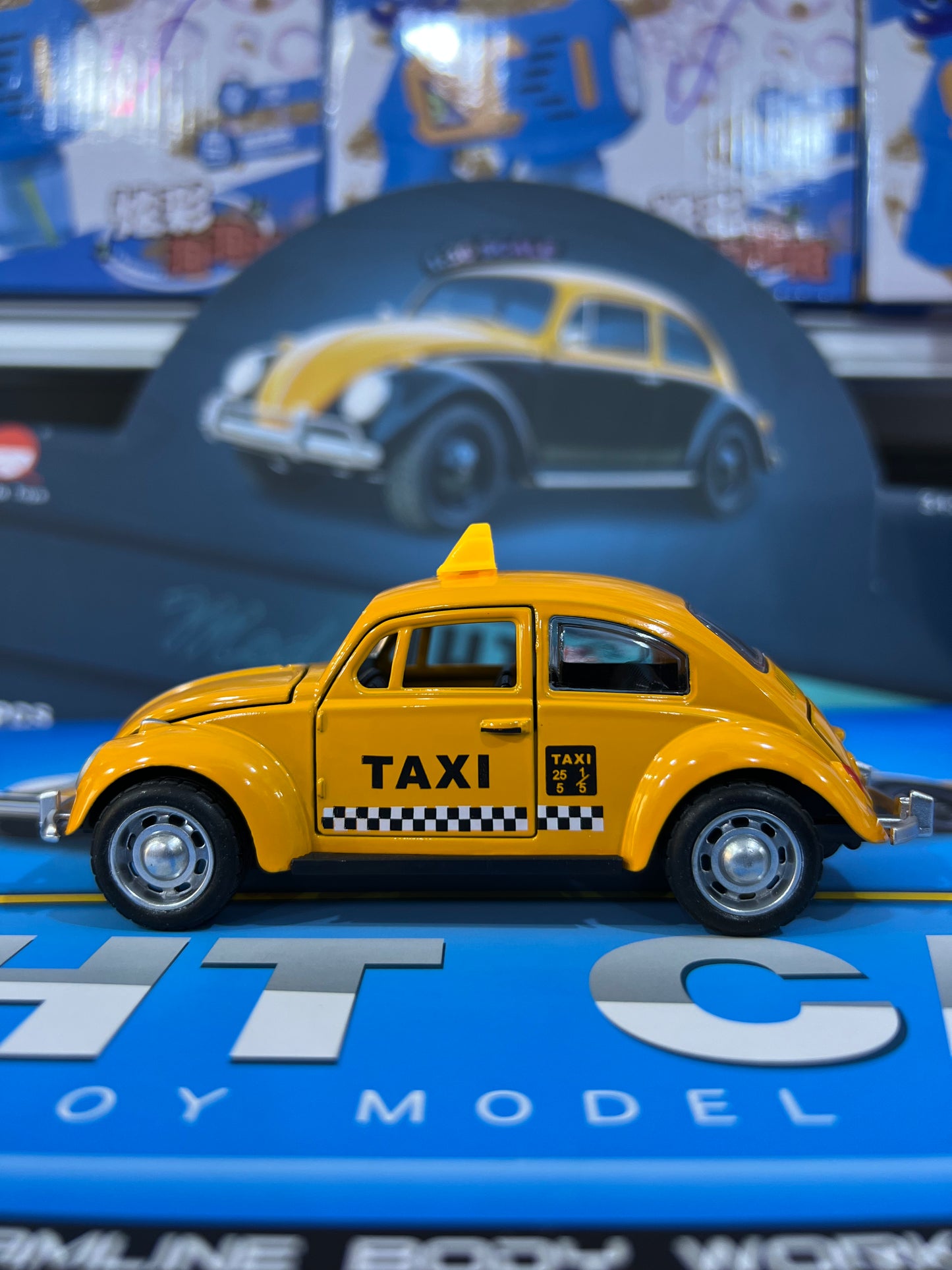 Voiture Taxi Miniature en Métal – Ultra Solide & Réaliste سيارة تاكسي مصغّرة من المعدن – قوية جداً وغير قابلة للكسر