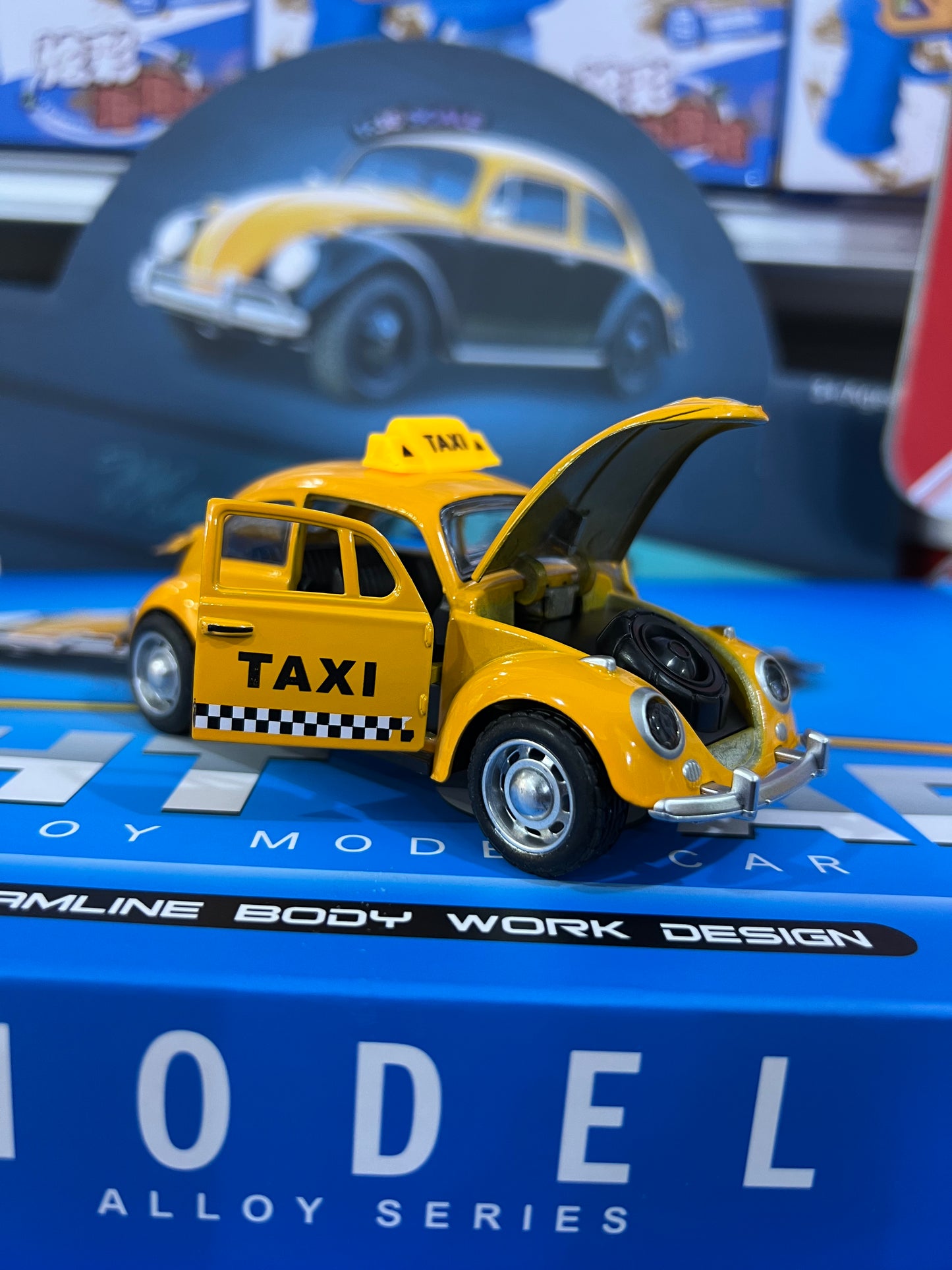 Voiture Taxi Miniature en Métal – Ultra Solide & Réaliste سيارة تاكسي مصغّرة من المعدن – قوية جداً وغير قابلة للكسر