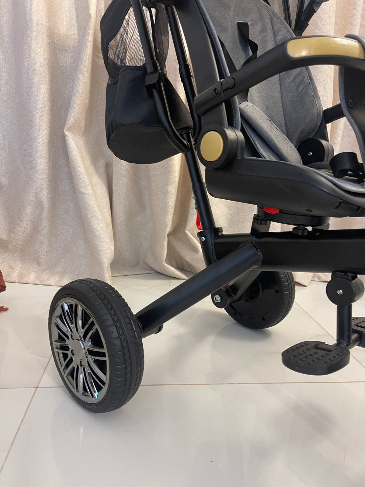 Tricycle Vélo Poussette  – Haute Qualité, Confort & Sécurité Bébé 🚲✨