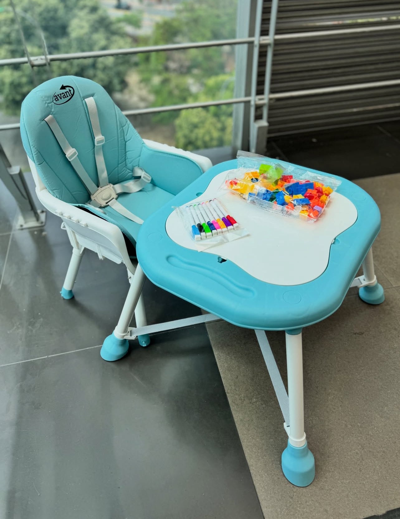 Chaise haute pour bébé + Table à jouer 5EN1 /  DE 6 A 36 MOIS