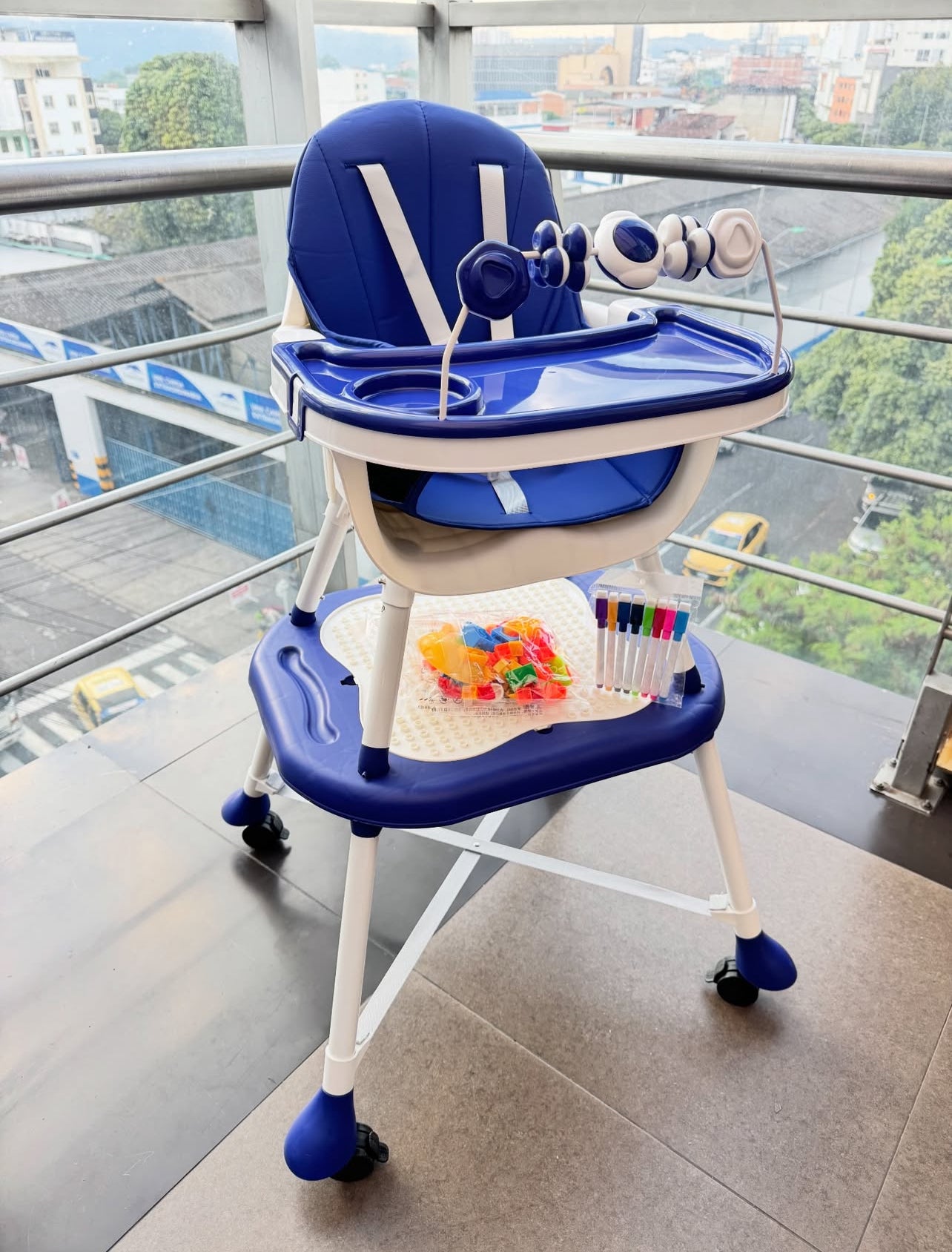 Chaise haute pour bébé + Table à jouer 5EN1 /  DE 6 A 36 MOIS