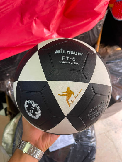🔥 الكرة البرازيلية التي سترافقك في كل خرجة هذا الصيف! ⚽
